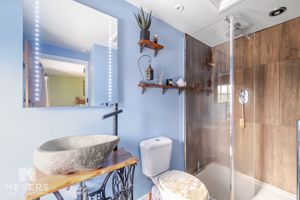 Ensuite- click for photo gallery